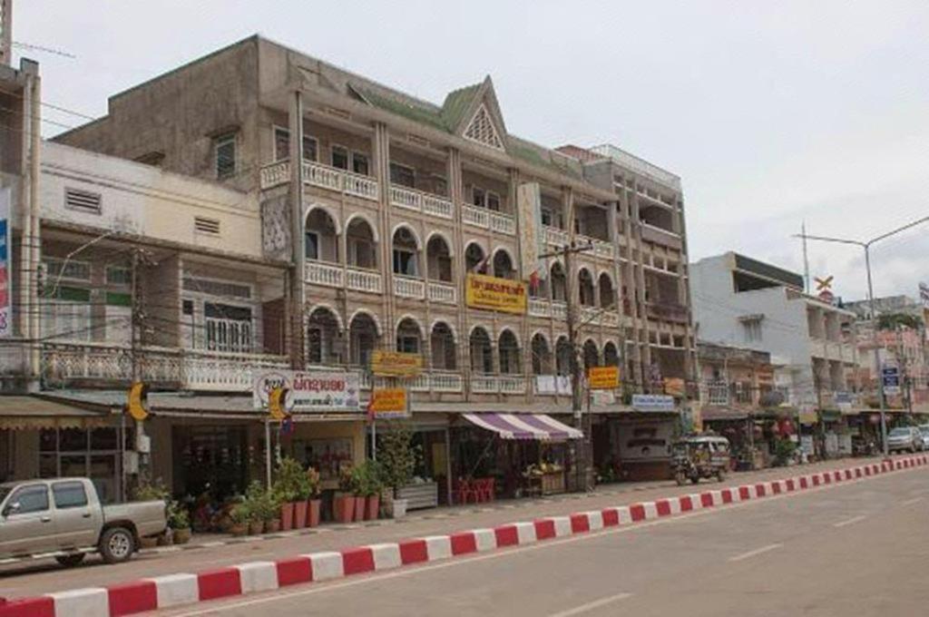 Lankham Hotel Паксе Экстерьер фото